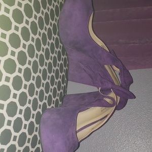 Purple wedge shoe